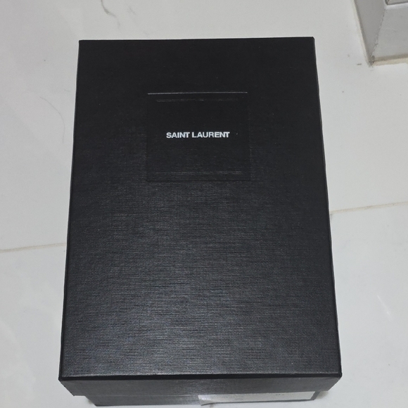 Saint Laurent Elegant Black Heels with Silver Tips - Picture 6 of 10